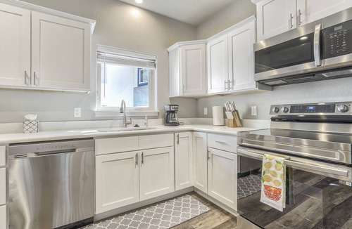 Northeast Colorado Springs Condo | New Downstairs Condo-mins to downtown-Pet Friendly