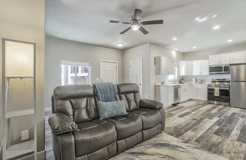 Northeast Colorado Springs Condo | New Downstairs Condo-mins to downtown-Pet Friendly