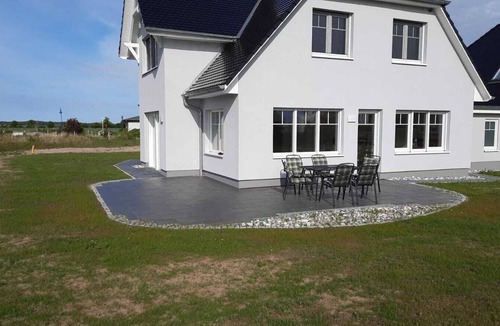 Dranske House | New, exclusive vacation home close to the beach with sauna, 3 bedrooms, fireplace, WLAN, garage