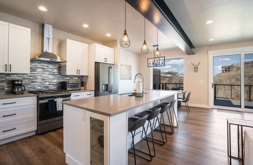 Steamboat Springs House | New Family-Friendly Home Overlooking Fox Creek, Large Deck & Cozy Furnishings