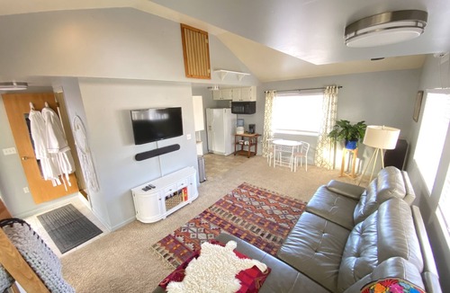 Barths House | NEW Listing! Inner city but quiet neighborhood Entire Guest House