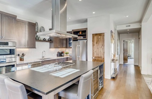 The Highlands House | New Listing! Private Hot Tub, River Acces, Luxury