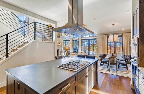 The Highlands House | New Listing! Private Hot Tub, River Acces, Luxury