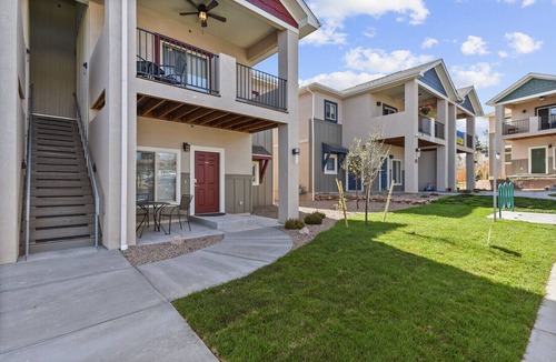 Northeast Colorado Springs Condo | New Lower Condo-mins to downtown-Pet Friendly