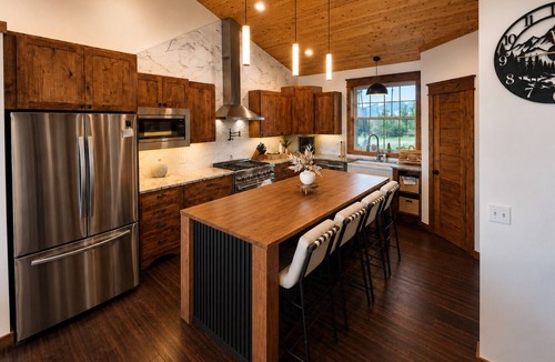Fairplay House | New Luxury 5bed-4Bath w/Hottub & Mtn Views-30 Min Breck