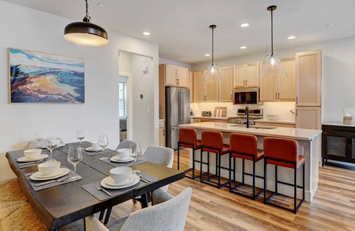 Rendezvous House | New Luxury Chalet 16 I Great Views I Best Price I Discounted Attractions