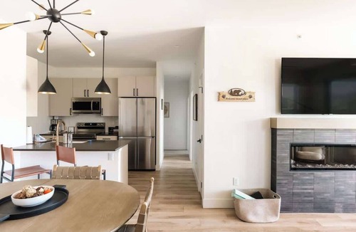 Fraser Condo | New Modern Charm - Hot Tub - Deck Views! - Fraser