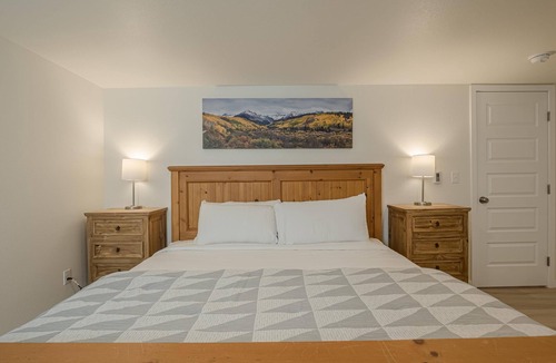 Loma House | NEW! MoJoe: New Build Close to Trails
