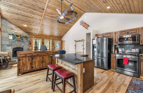 Valley of the Sun Cabin | New! Mountain Cabin w/Fireplace and Large Deck, 25 Miles to Breckenridge - Tranquility Inn