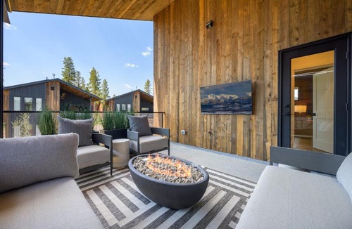 Fraser House | New Mountain Villa 1064 I Great Views I Private Hot Tub I Bunk Room I Discounted Attractions