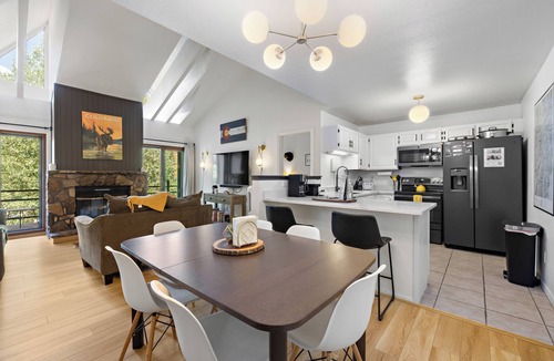 Wildernest Condo | New Pool, Hot Tub & Sauna | 3BR Condo Sleeps 8