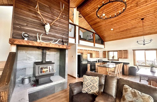 Antonito Cabin | NEW Private Fishing Escape at beautiful new build Cabin. 150 acres!