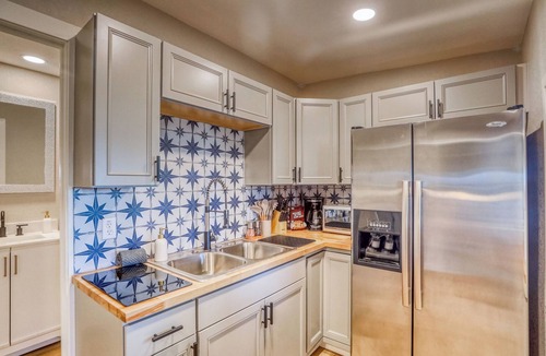 Welby House | New Remodel! +5 bedroom+Game Room+Sauna+Theater
