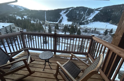 Mountain House Condo | NEW! Renovated 3BR Mountain Condo - Kids Ski Free