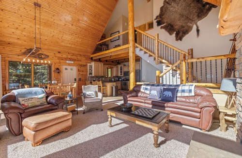 Valley of the Sun Cabin | New Rental! Pet Friendly 3 Bed/3Bath Cabin - Laughing Pines Lodge