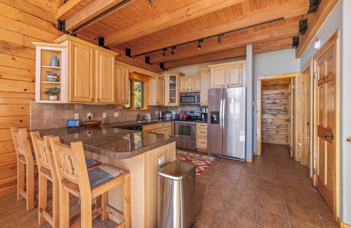 Valley of the Sun Cabin | New Rental! Pet Friendly 3 Bed/3Bath Cabin - Laughing Pines Lodge
