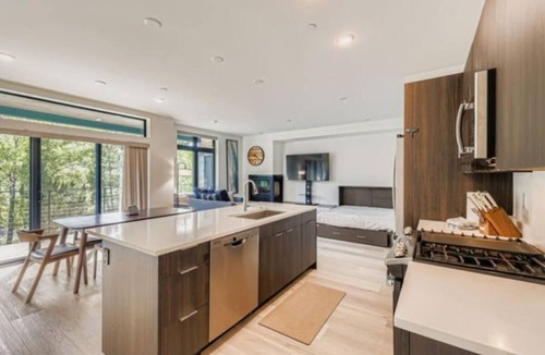 Willow Grove Condo | New Riverfront Home | Near Six Resorts Hot Tub!