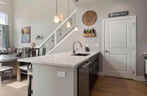 Rendezvous House | NEW! RUSTIC LUXURY (2 BR+Loft) w/Hot Tub Near WP