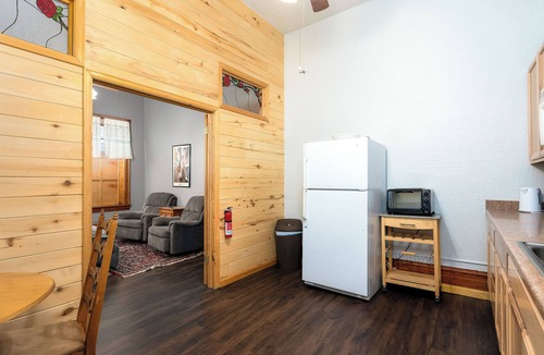 Del Norte Apartment | NEW Sauna Downtown Del Norte Apartment