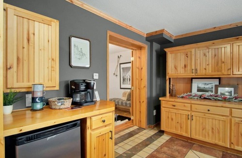 Shadow Mountain House | New. Top of the World Lodge. Hot tub. Theater.