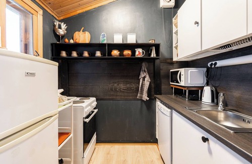 Muurame Apartment | Newly Renovated 2BR Cabin in Riihivuori