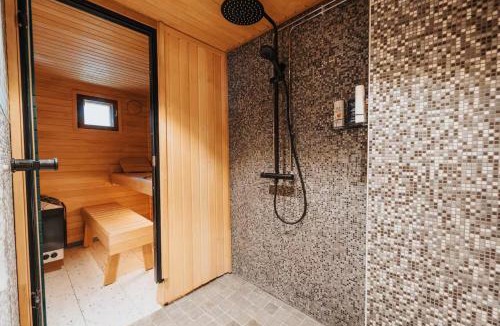Muurame Apartment | Newly Renovated 2BR Riihivuori Cabin