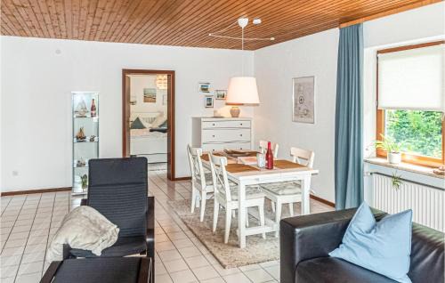 Schwackendorf Apartment | Nice Apartment In Hasselberg With Wifi