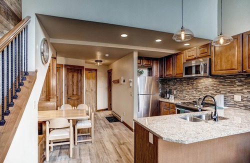 Lakeside Village Condo | Nicest 1Br Condo in Lakeside Village! Kids Ski Free