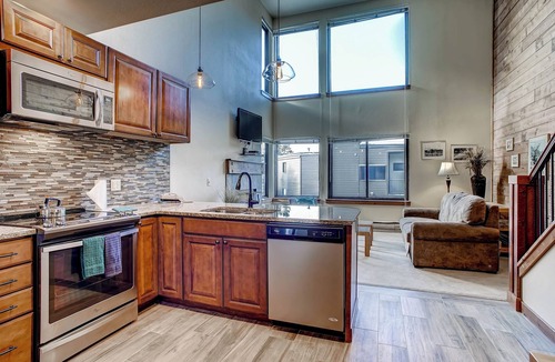 Lakeside Village Condo | Nicest 1Br Condo in Lakeside Village! Kids Ski Free