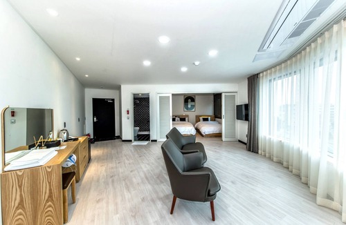 Songsan-dong Hotel | Nine Boutique Hotel