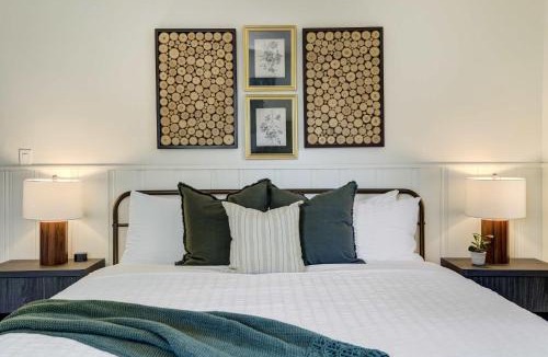 Old North End House | Noble Crest Cozy Apartment for Poker Nights