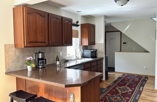 Rural North Boulder House | NOBO 4 bedroom, spacious yard, walk to market, restaurants, trails, downtown bus