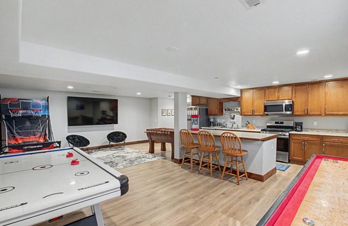 Gleneagle House | Northgate Haven Game Room, Views, Spacious, Modern & Convenient