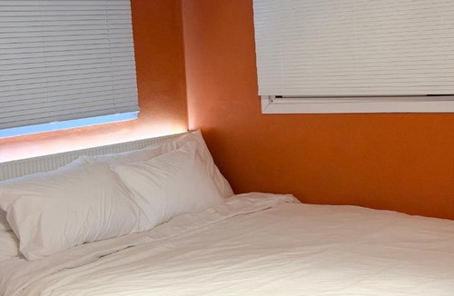 Jongno-dong Apartment | ntire House near Dongdaemun Naksan Park Cinema Room 6 Guests