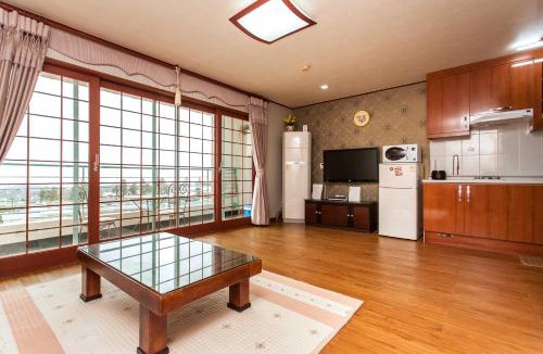 Jungmun House | Nuyoungnayoung Pension