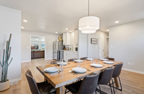 Windsor House | Oak Haus | Group Stay w/Fenced Yard & Game Room