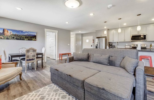 Colorado Springs Condo | OCC Retreat! Mtn Views AC Private Garage A+ Spot