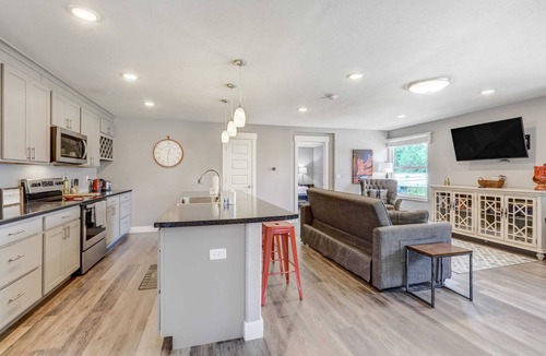 Colorado Springs Condo | OCC Retreat! Mtn Views AC Private Garage A+ Spot
