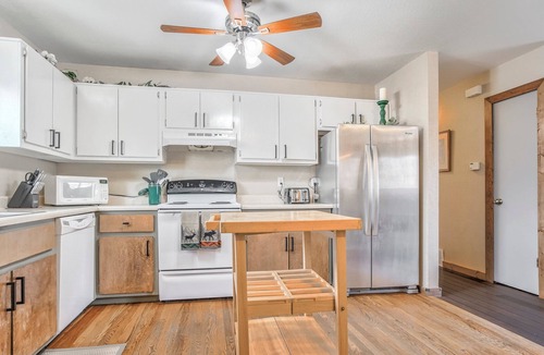 Central Colorado Springs Cottage | One Level Home Near Downtown Hot Tub