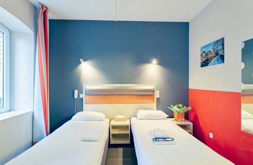 Contades Hotel | One Room w/Two Beds | Pets Allowed | Near Place du Marché Gayot and Museum