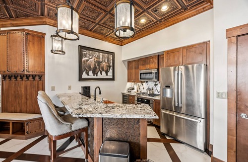Peak 8 Apartment | One Ski Hill Place 2BR — Gondola views & bowling