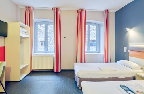 Contades Hotel | One Unit w/Double Beds | Pet Friendly | Near Museum & University Library