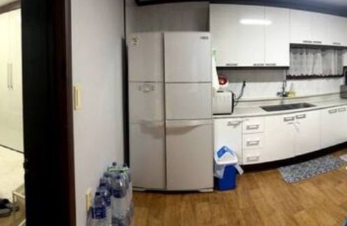 Pyeongtaek Apartment | Opp walk-in gate Cp Humphreys, Int'l restaurants & health institutions. nnn