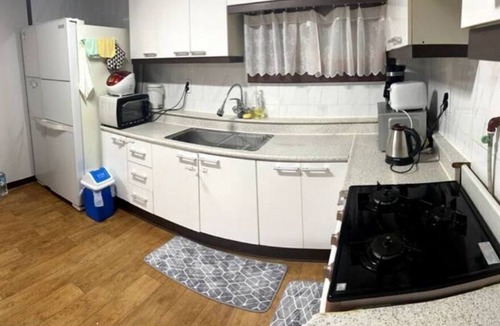 Pyeongtaek Apartment | Opp walk-in gate Cp Humphreys, Int'l restaurants & health institutions. nnn