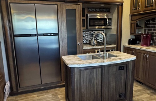 Farmington House | Outlaw . 5878 US 64