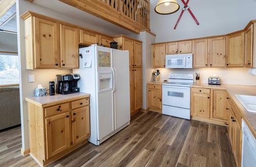 Innsbruck Val Moritz House | Overlook, gorgeous large home with Hot Tub and Pool Table, 5/3, near Granby Ranch - Sleeps 12