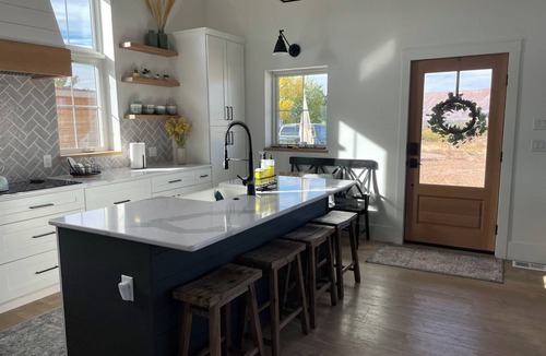 Palisade House | Palisade Vineyard Retreat with Mountain Views, Hot Tub & Outdoor Living