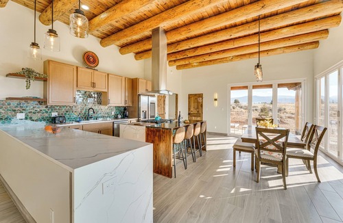 Taos House | Panoramic Mtn Views! Serene Gem in Ranchos De Taos