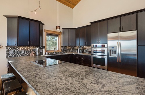 Bayfield House | Panoramic Valley Home | Views, Deck & Game Room - Sauna