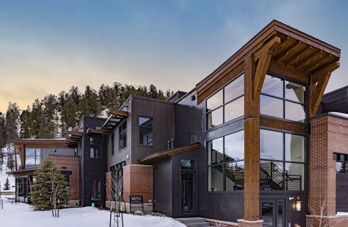 Breckenridge Condo | Park Ave Flat 15 | Luxury Condo & Minutes to Everything!